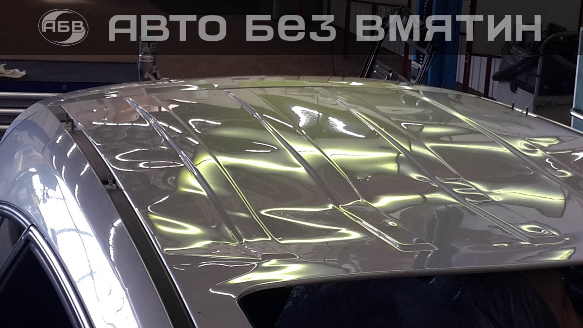Вмятина на крыше авто от упавшего снега